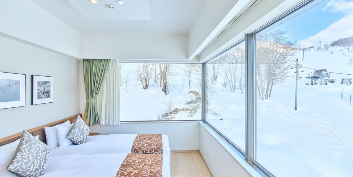20250401 Ki KN527 Bedroom Deluxe Resort Bedroom Winter DSC5308 Lores 1 1