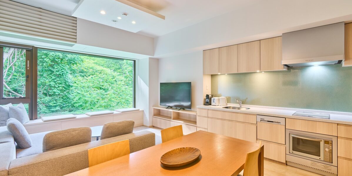 20250723 Ki KN515 1 Bedroom Resort Summer Living Room Kitchen DSC1519 Lores 1 1
