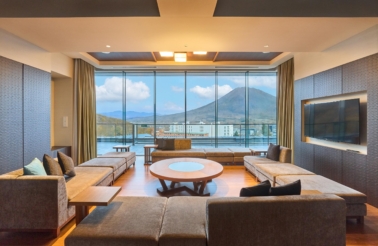 20241025 Ki Penthouse North 701 Summer Living Room DSC3013 Lores 1