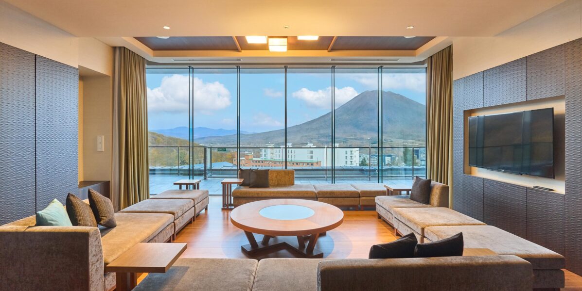 20241025 Ki Penthouse North 701 Summer Living Room DSC3013 Lores 1 2